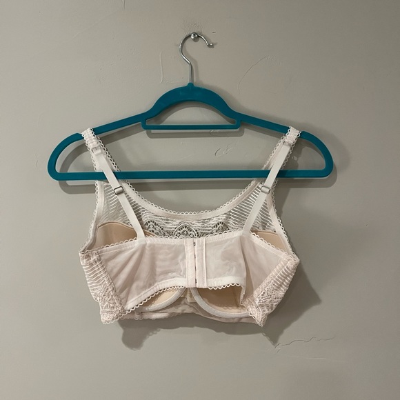 Victoria's Secret Lace Bra - Picture 4 of 9